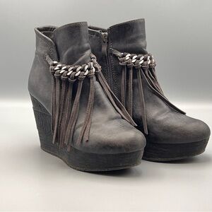 Sbicca Zepp Platform Wedge Bootie, gray faux leather W/ Gray Tassels & Chain 6